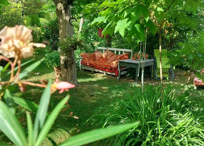 Le Chene Bed and Breakfast *